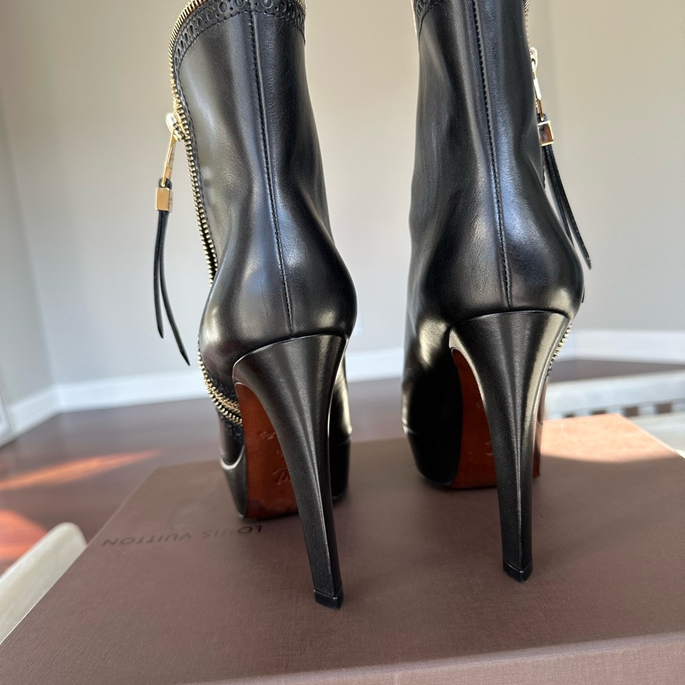 Louis Vuitton Platform Boots - Picture 4 of 8